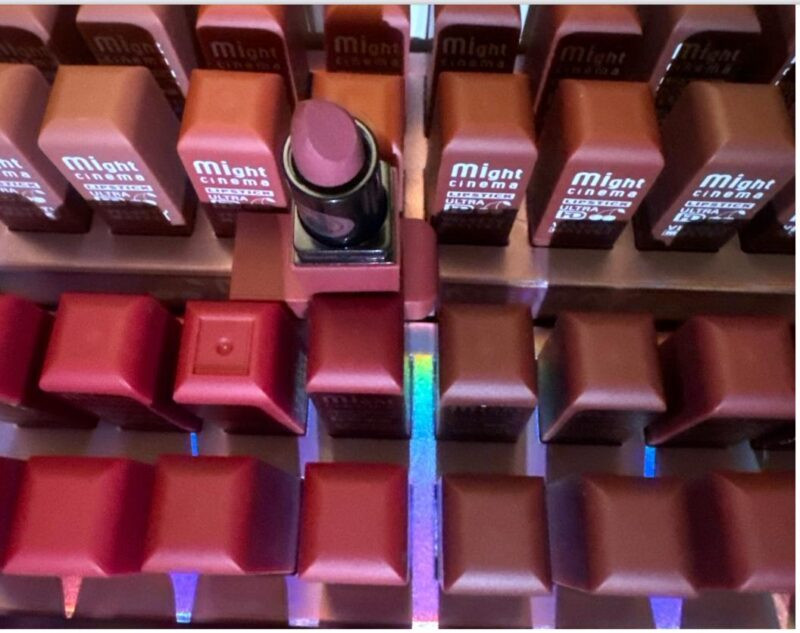 Might cinema lipstick ultra HD velvety matte, grade 209
