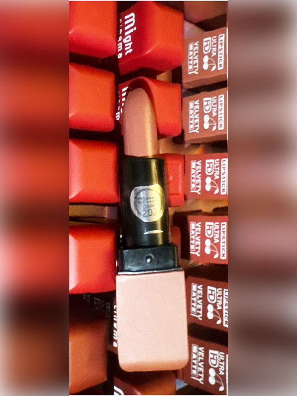Might cinema lipstick ultra HD velvety matte, grade 202