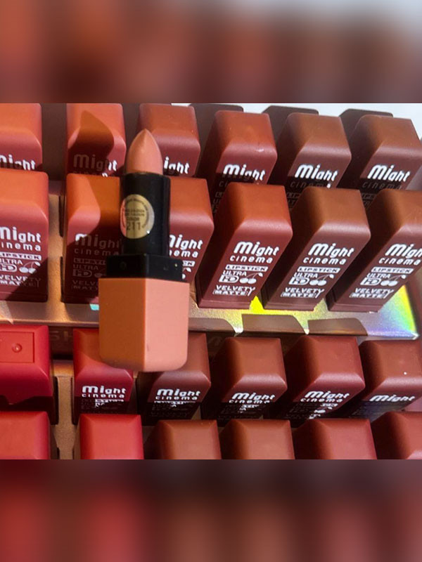 Might cinema lipstick ultra HD velvety matte, grade 211