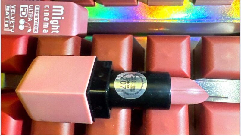Might cinema lip stick ultra HD velvety matte, grade 207