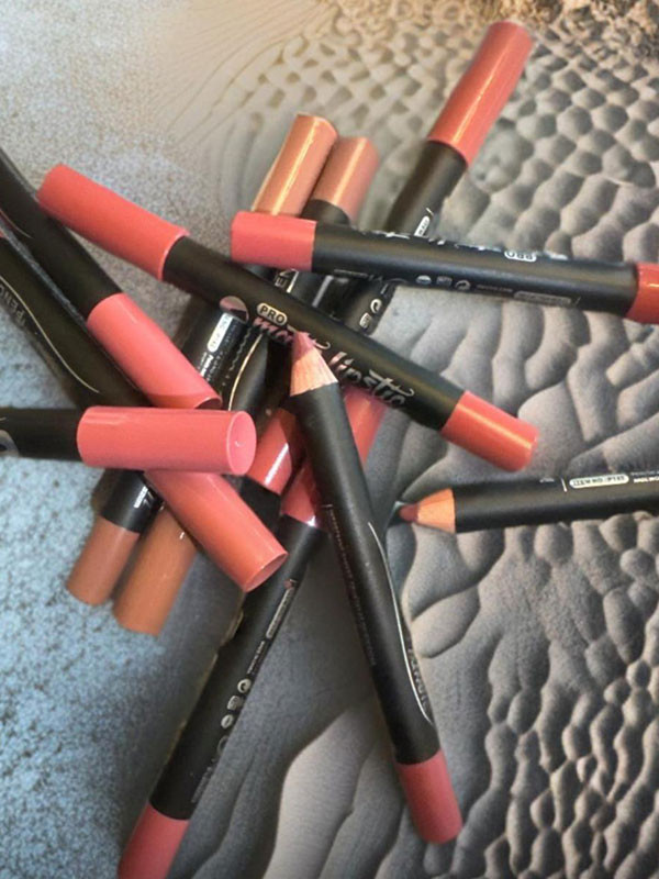 M.n Lip Liner and Fixer No. 4