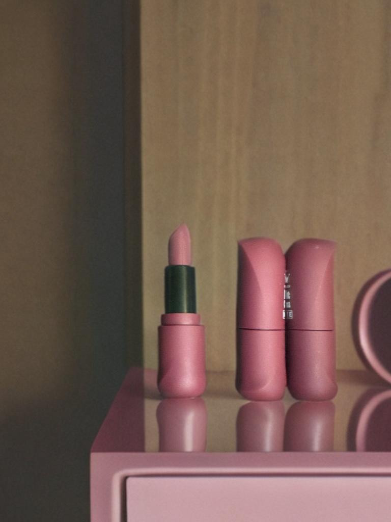 Might cinema lipstick waterproof grade 207