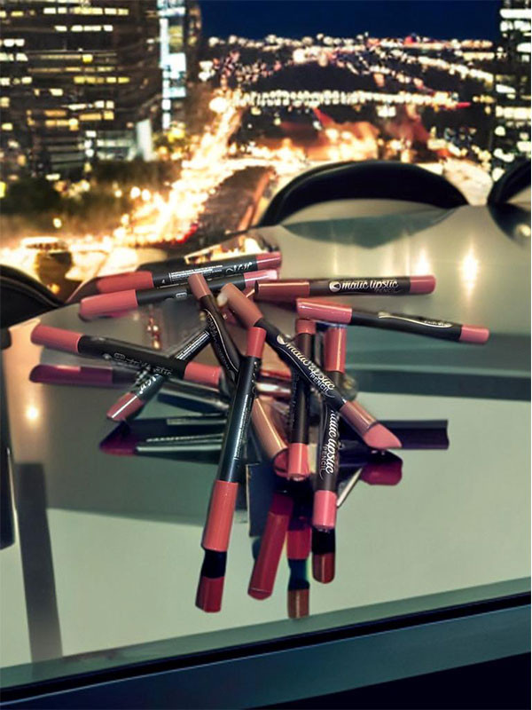 M.n Lip Liner and Fixer No. 8