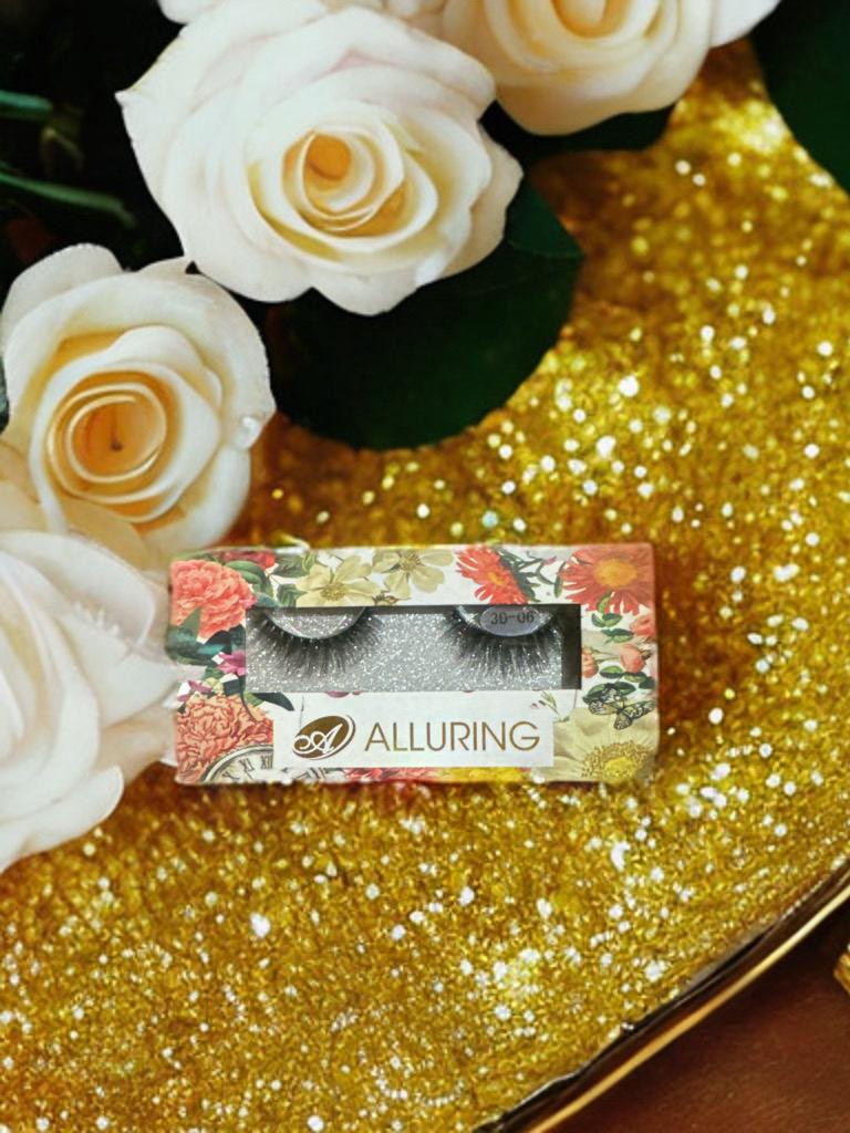 Alluring eyelashes size 6 are long and give the eyes a wonderful look. They can be used more than once.
